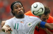 didier drogba with shoelace